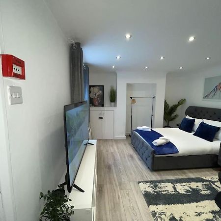 Stylish Cosy Studio Apartment Gravesend Exterior photo