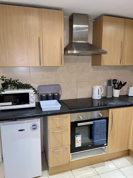 Stylish Cosy Studio Apartment Gravesend Exterior photo